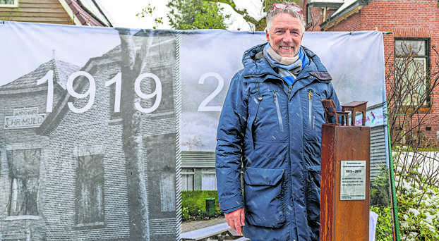  />
        
      </figure>
    <div class=