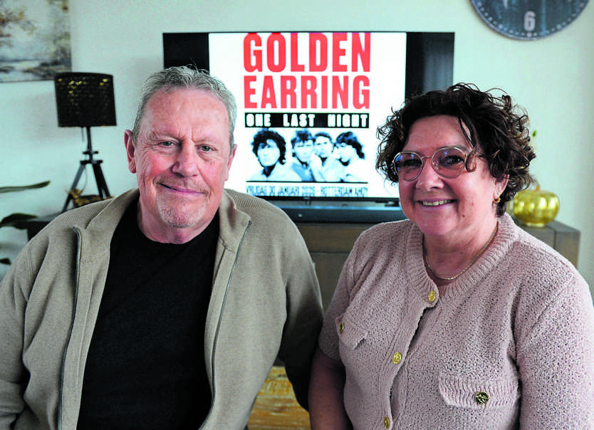  André en Rennie Haagsma-Krist uit Leeuwarden zijn van de partij bij de afscheidsconcertreeks van Golden Earring. „Aan hen hebben wij elkaar te danken.”      Foto: Marchje Andringa  
