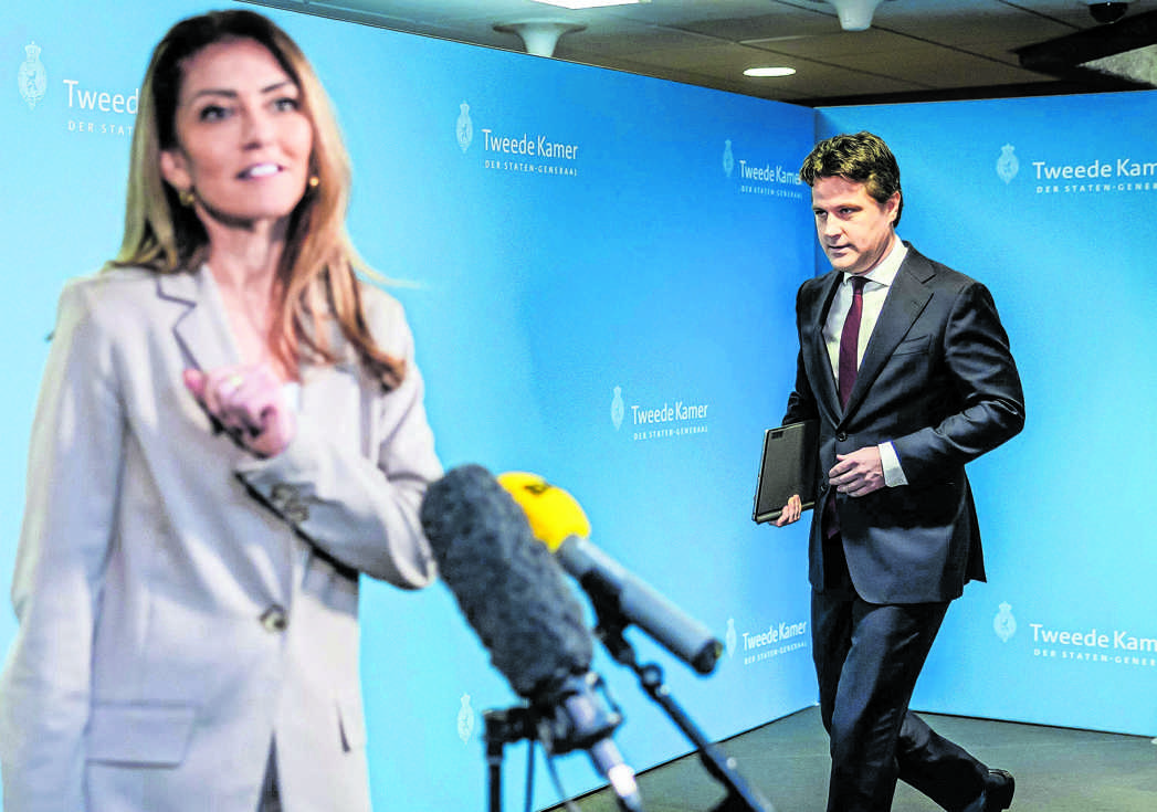  Dilan Yesilgöz (VVD) en Henri Bontenbal (CDA) komen aan voor een gesprek met informateur Rianne Letschert.   foto: ANP