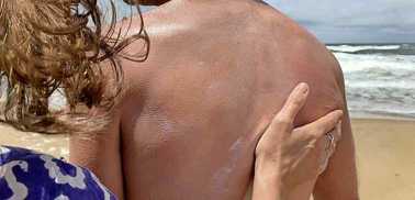 ‘Onze microplasticvrije zonnebrandcrème bevat toch microplastic.’    Foto: Shutterstock