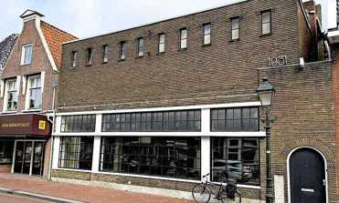  Het voormalige onderkomen van Haag Wonen aan de Nieuweburen in Leeuwarden.  Foto: LC/Erwin Boers
